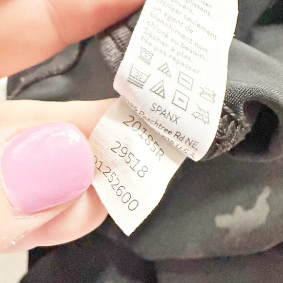 Spanx Matte Black Camo Faux Leather Leggings Women’s Size Medium power waistband - Picture 9 of 12